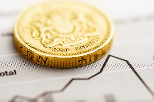 Sterling Tumbles on Brexit, Investors Cautious on Trade Talks