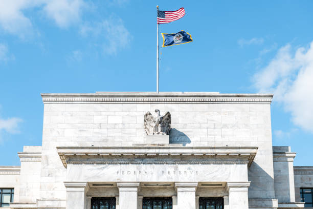 Fed Faces Dilemma Amid Sticky Inflation and Slowing Economy