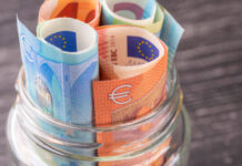 Euro Dips Mildly after France and Germany Inflation, Risk Aversion Continues