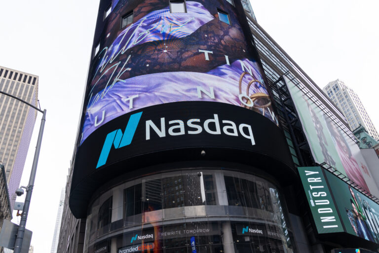 Nasdaq 100 Rebounds as Traders Anticipate End of the US Shutdown