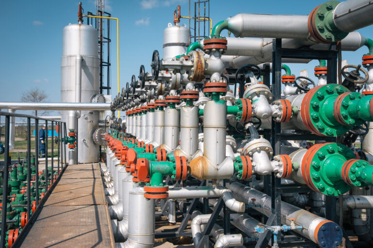 WTI Oil Rises and on Growing Threats About New Tariffs and Potential Military Confrontation with Iran