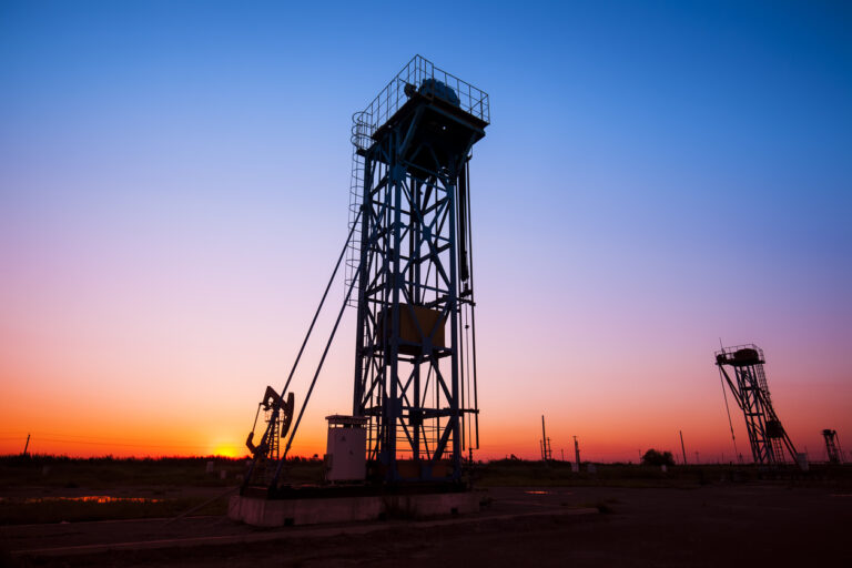 WTI Oil: Fresh Acceleration Higher Faces Strong Resistance from the Base of Thick Daily Cloud