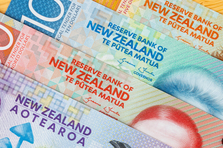 RBNZ Hints at Bigger Hikes as Kiwi Surge Accelerates: NZD/JPY and AUD/NZD Analysis