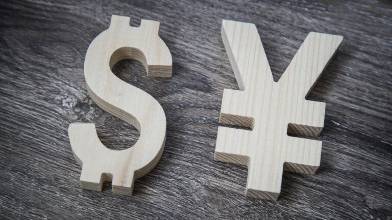 USD/JPY Hits Two-Year High as Hawkish Fed Revives Rate Hike Bets
