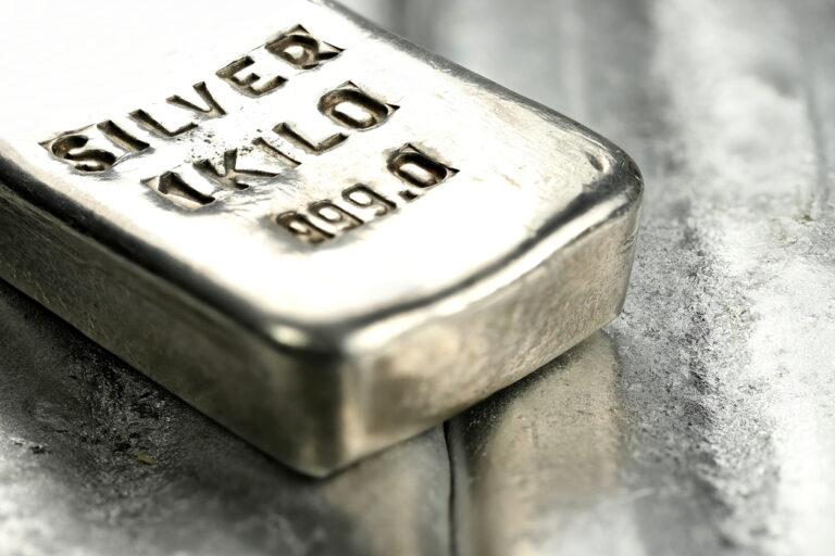 Silver Bears Miss Their Chance as Oil Rally Fails to Extend Selling