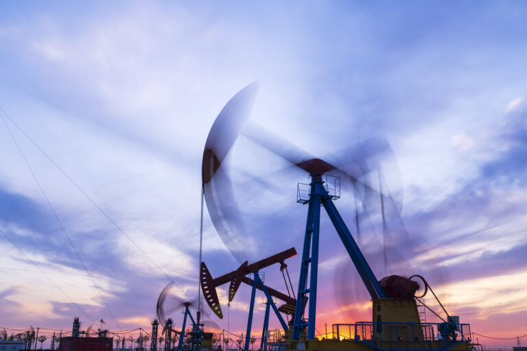 Wti Crude Oil Charges Higher with Fed Minutes Set to Test Bulls